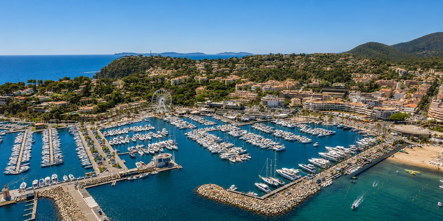 Plage et port de Cavalaire-sur-Mer — station balnéaire Golfe de Saint-Tropez, Var 83
