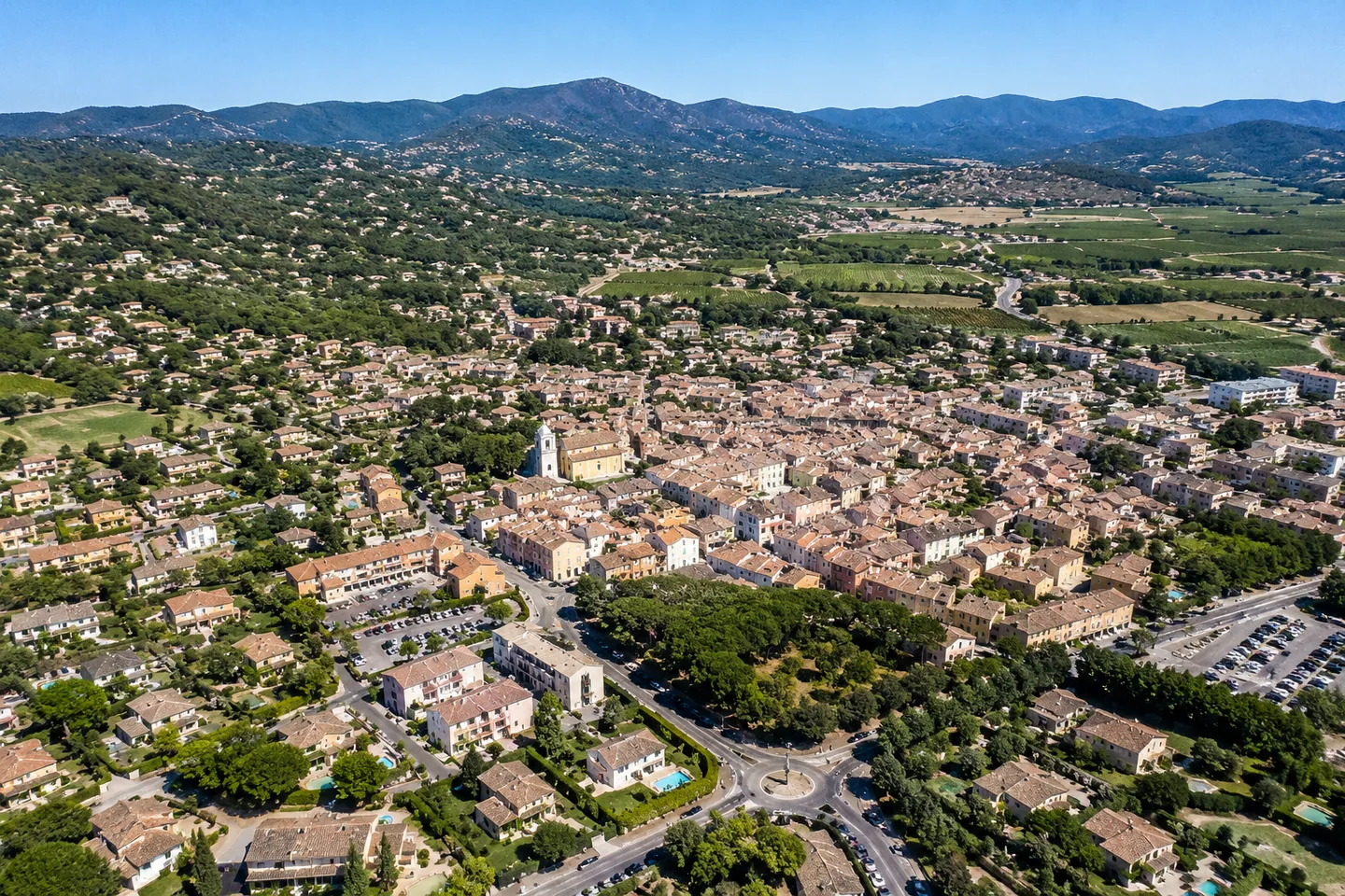 Village de Cogolin — capitale artisanale du Golfe de Saint-Tropez, Var 83