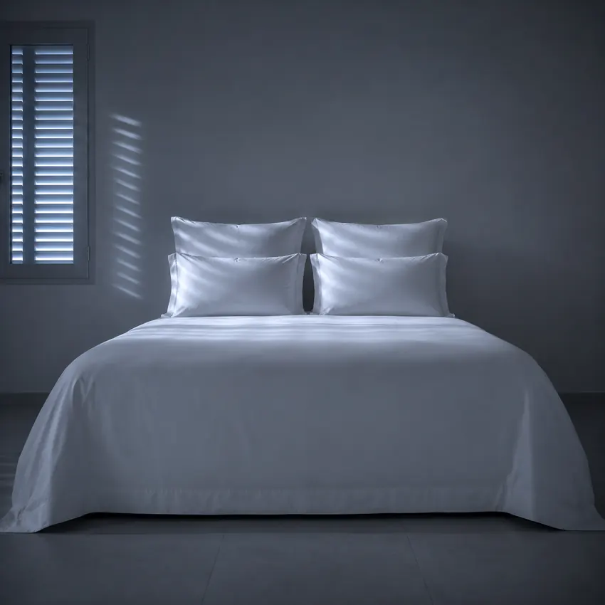 Chambre de villa préparée avant l'arrivée des clients — intendance conciergerie Saint-Tropez