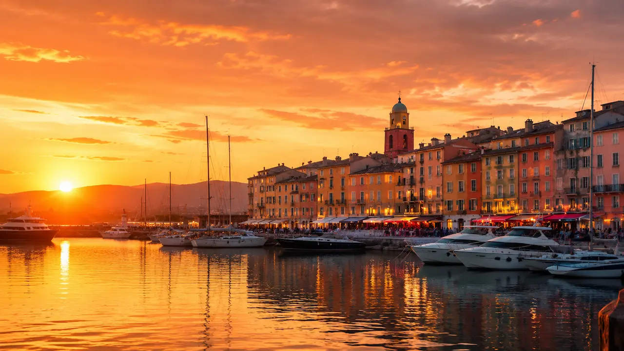 Coucher de soleil sur le port de Saint-Tropez — Var 83