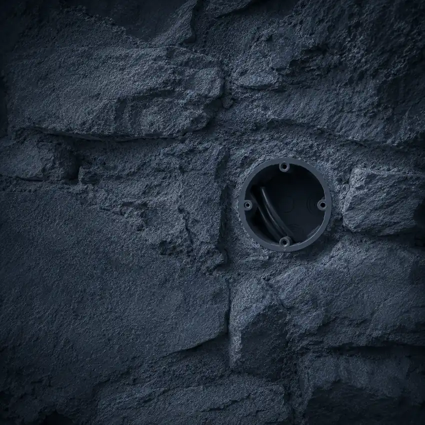 Boîtier d'encastrement scellé dans un mur de pierre — Cogolin, Var 83