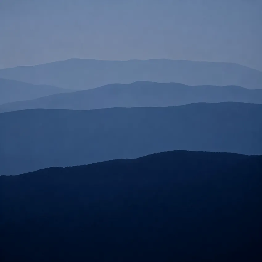 Crêtes du massif des Maures en plans successifs depuis Gassin, Var 83