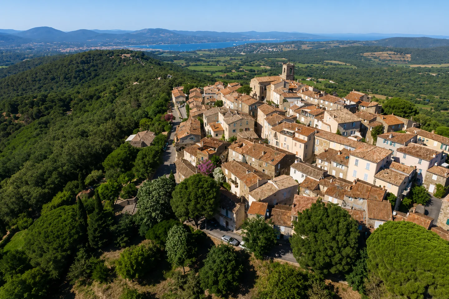 Gassin — Plus Beau Village de France, vue panoramique sur le Golfe de Saint-Tropez, Var 83