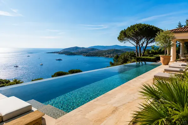 Piscine villa luxe Golfe Saint-Tropez
