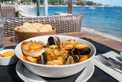 Plat restaurant cuisine méditerranéenne Sainte-Maxime