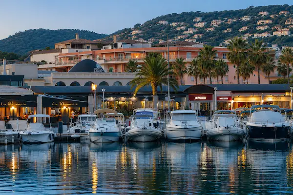 Port de Cavalaire-sur-Mer — bateaux et front de mer, Var 83