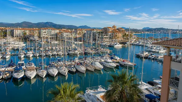 Port de Fréjus — bateaux et front de mer, Var 83
