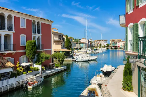 Port Grimaud canaux maisons lacustres immobilier