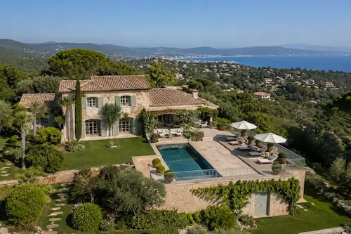 Piscine villa luxe Saint-Tropez développeur web immobilier