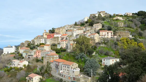 Village perché de Ramatuelle — ruelles et clocher provençal, Var 83