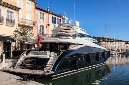 Yacht amarré Port Grimaud